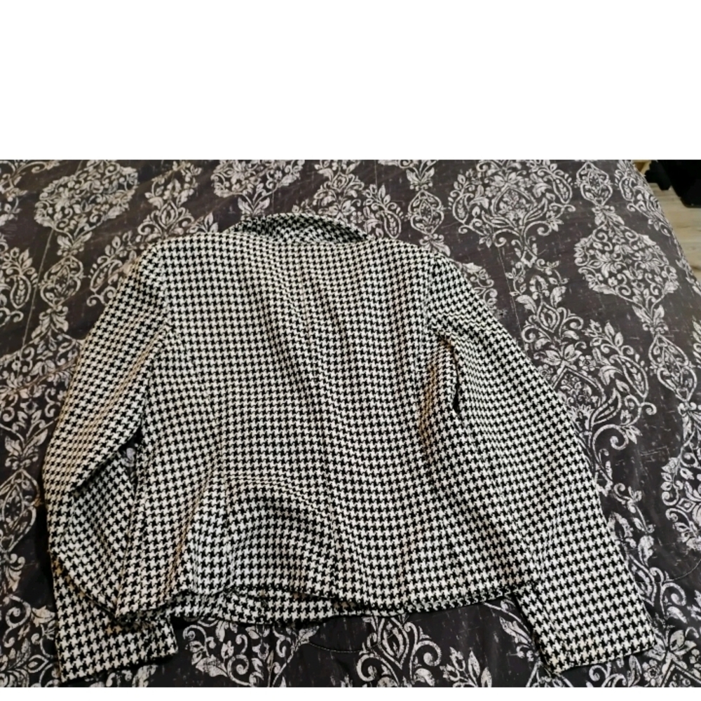 Chic Houndstooth Blazer - image 7